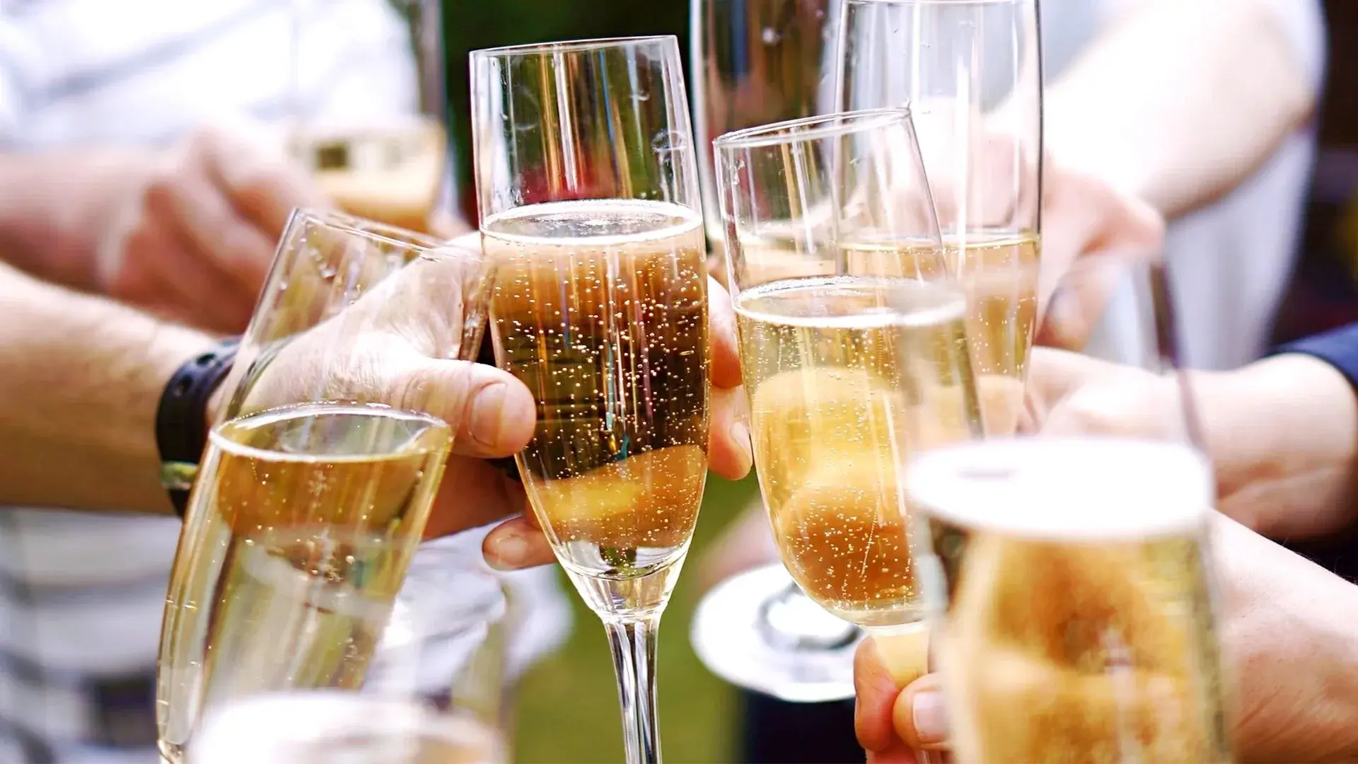 Cheers_to_Global_Bubbles_Champagne_Toasts_Around_the_World.jpg